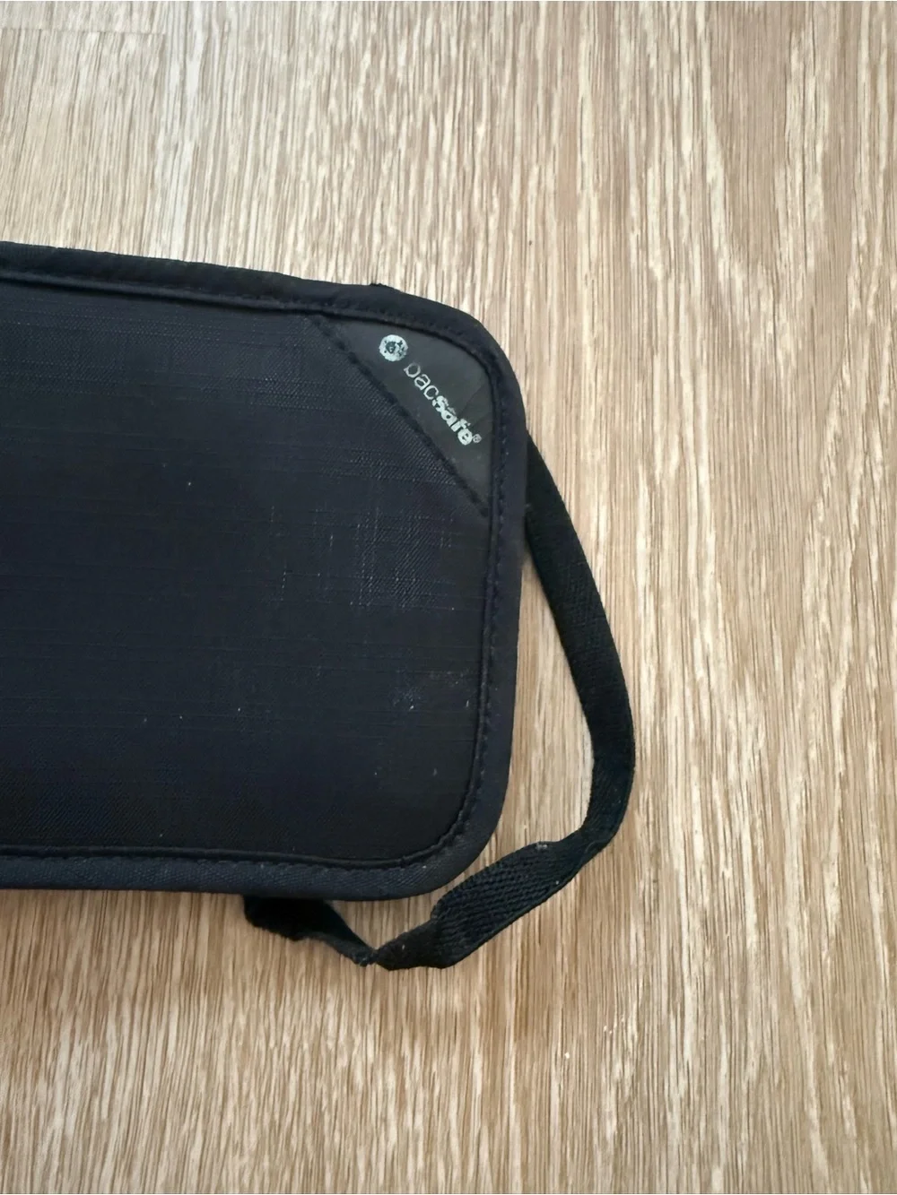 Pacsafe RFIDsafe V100 Blocking Bifold Wallet - Good Condition